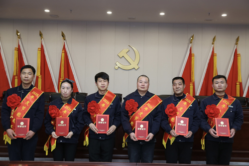 0204 節(jié)能能手從左至右依次為 石亞杰、沈小慶、楊興忠、于俊國、權振利、吳偉偉.jpg