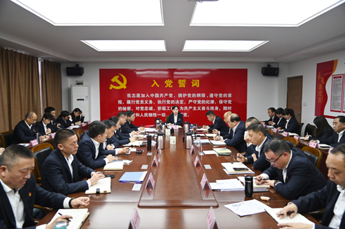 打好“收官戰(zhàn)” 謀好“開局篇”！洛陽公交集團召開11月董事長月調(diào)度會02.JPG